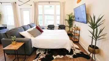 3 bedrooms, desk, iron/ironing board, travel crib