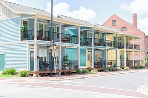 Exterior - The Lotus Suite. Newly Built, Upscale, Central (Gainesville)