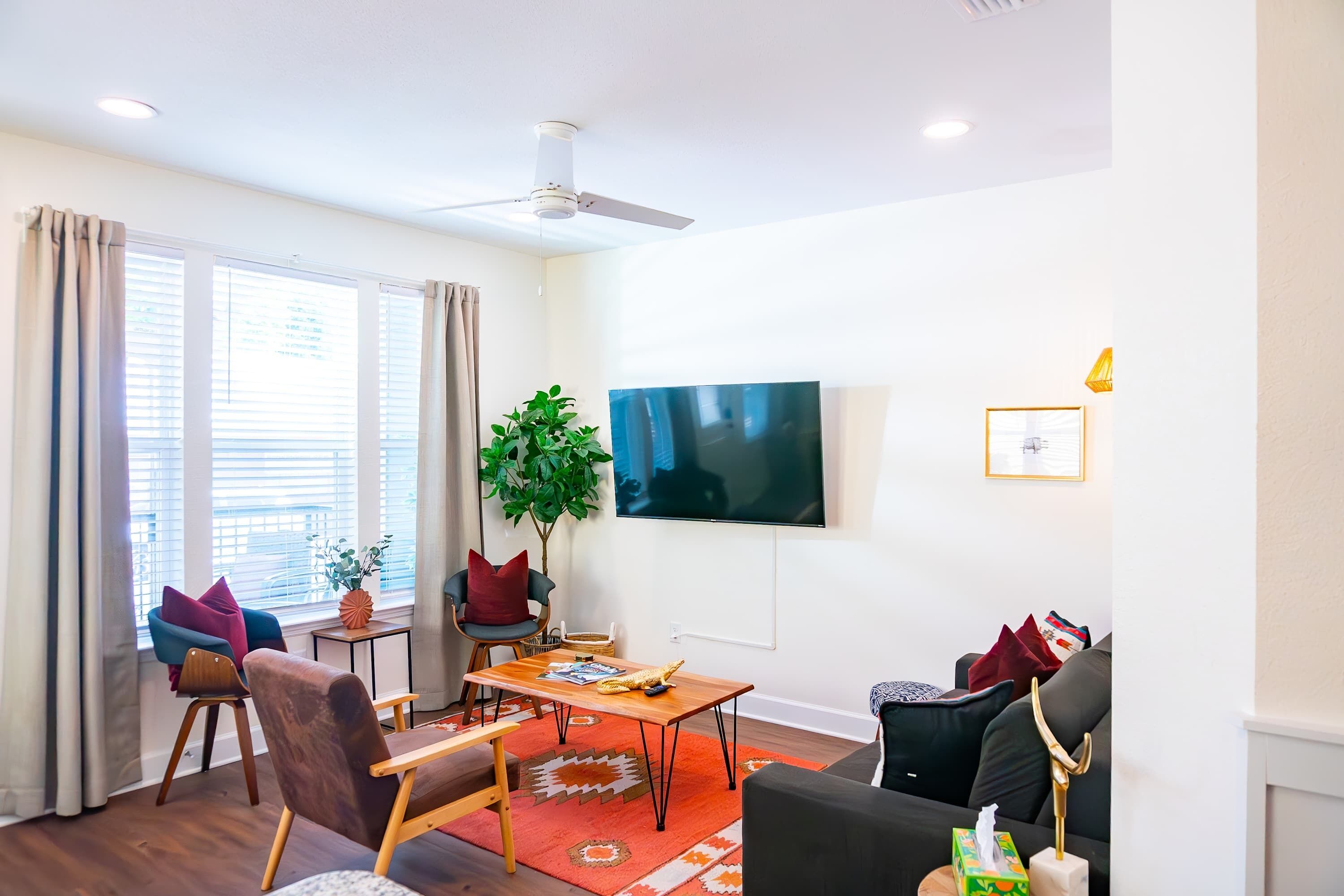 The Prairie Suite. Newly Built, Upscale, Central - Gainesville, FL