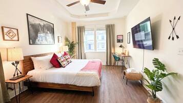 3 chambres, bureau, fer et planche à repasser, lit parapluie