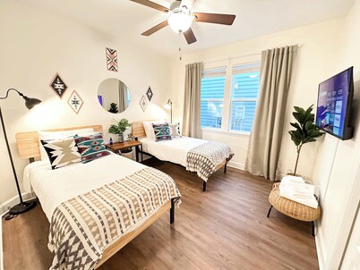 The Prairie Suite. Newly Built, Upscale, Central