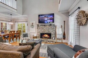 Smart TV, fireplace