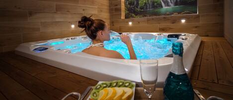 Sauna, bain à remous, massages