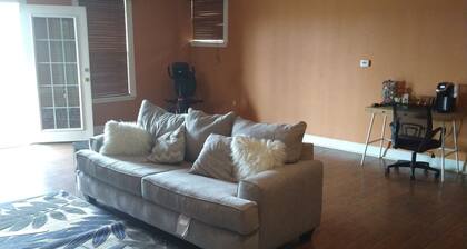Beautiful home away from the city. Room is cozy and comfortable.