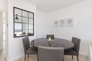 Dining - Blouberg Heights 207 (Cape Town)