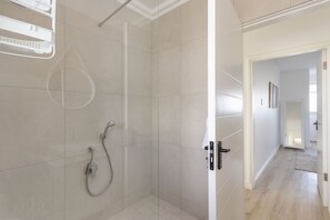 Shower, towels