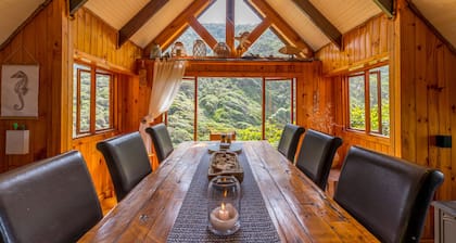 Ballots Bay Treehouse
