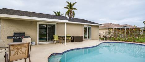 Een verwarmd zwembad