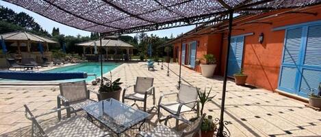 حمّام سباحة خارجي