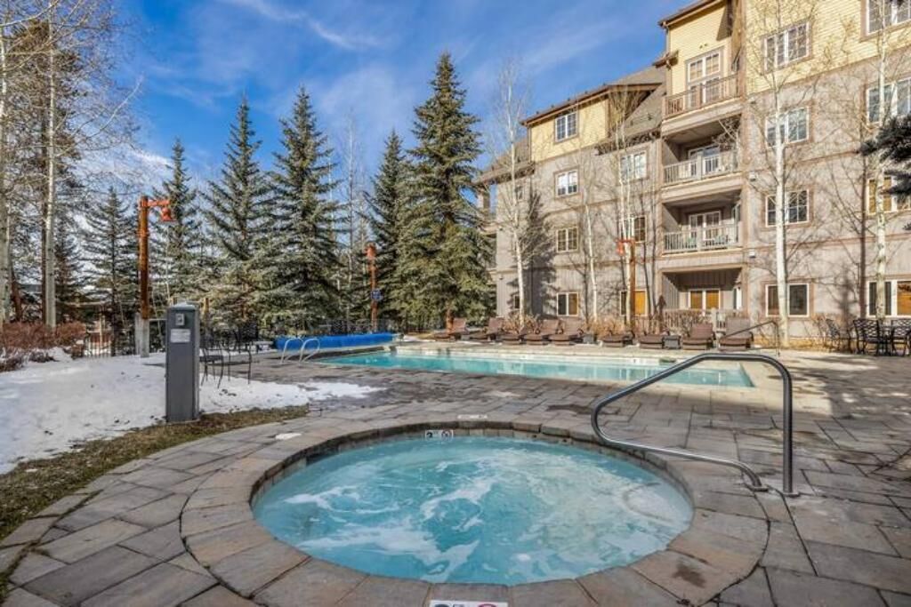 Alberca al aire libre y alberca climatizada