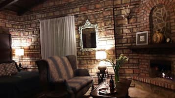 Deluxe Cabin, 1 Bedroom, Fireplace, Mountain View | Individually decorated, individually furnished, free WiFi