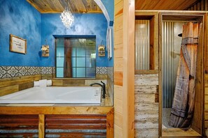 Dusche, Handtücher, Shampoo, Toilettenpapier
