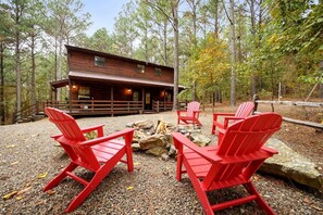 Terrace/patio - Peaceful Getaway | Hot Tub • Pet-Friendly (Broken Bow)