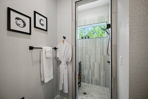 Shower, towels, shampoo, toilet paper - Sunrise + Serenity | Huge Deck w/Slide • Near Town (Broken Bow)
