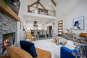 Smart TV, fireplace, table football - Sunrise + Serenity | Huge Deck w/Slide • Near Town (Broken Bow)