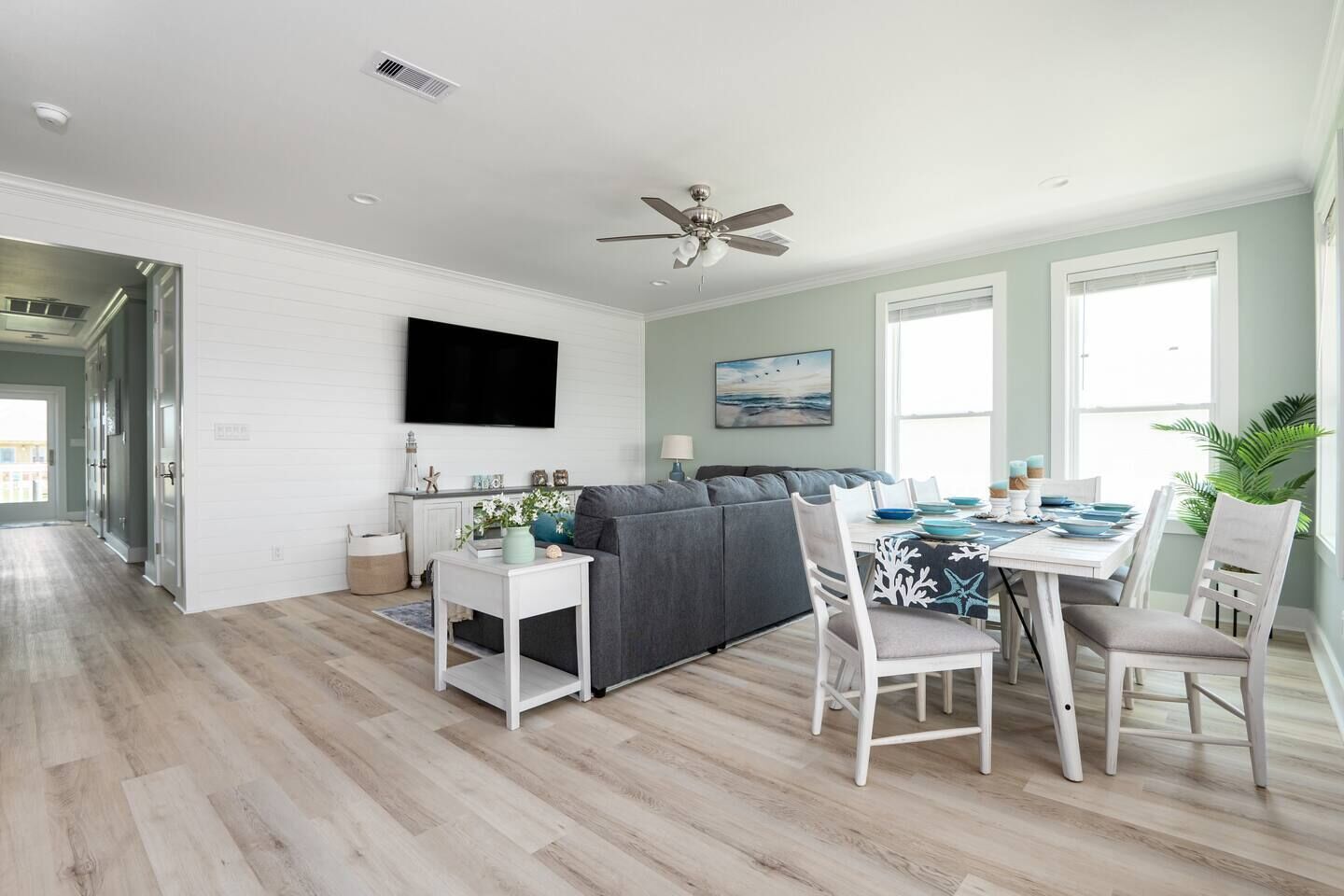 New Modern Beach Escape  4br/3ba  Steps To Shore - Crystal Beach, TX