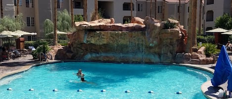 Piscine extérieure, piscine chauffée