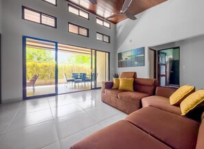 Living area - Casa Uvita (Bahía Ballena)