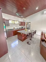 Full-size fridge, microwave, oven, stovetop