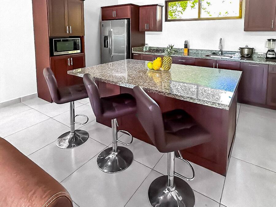 Casa, 3 habitaciones, alberca privada | Cocina privada | Refrigerador con congelador, microondas, horno y parrilla de estufa