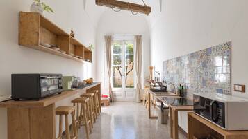 Cookware/dishes/utensils