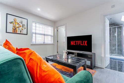 Birmingham Apt-sleeps 4-walk to City Centre-pets