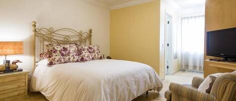 1 bedroom, hypo-allergenic bedding, bed sheets