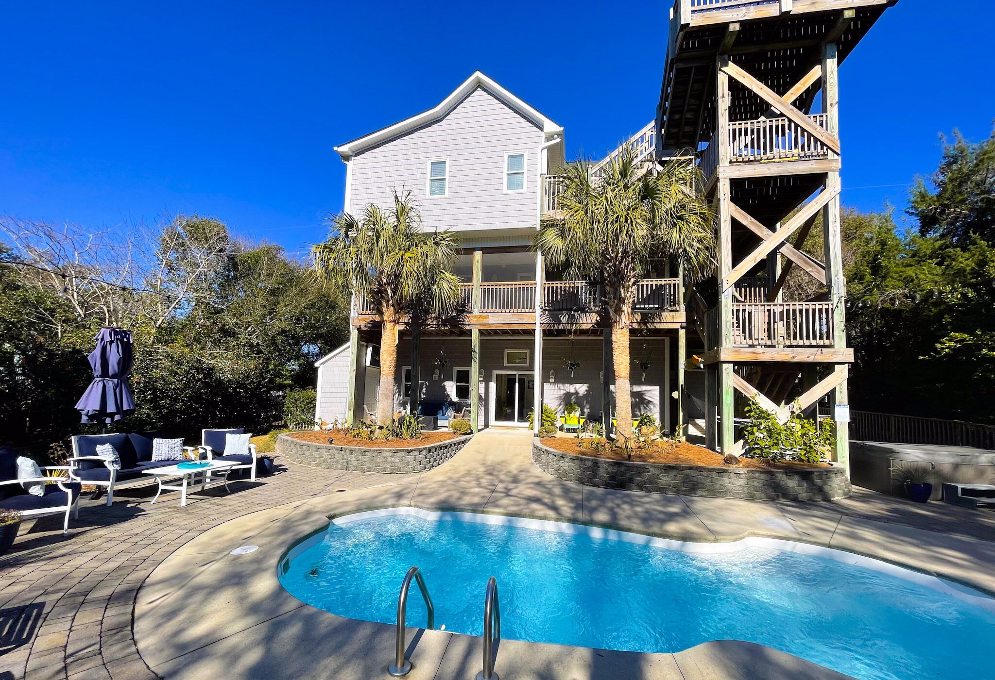 Hale Ohana - Exquisite 6BR/4.5BA w/ pool, hot tub, short walk to beach