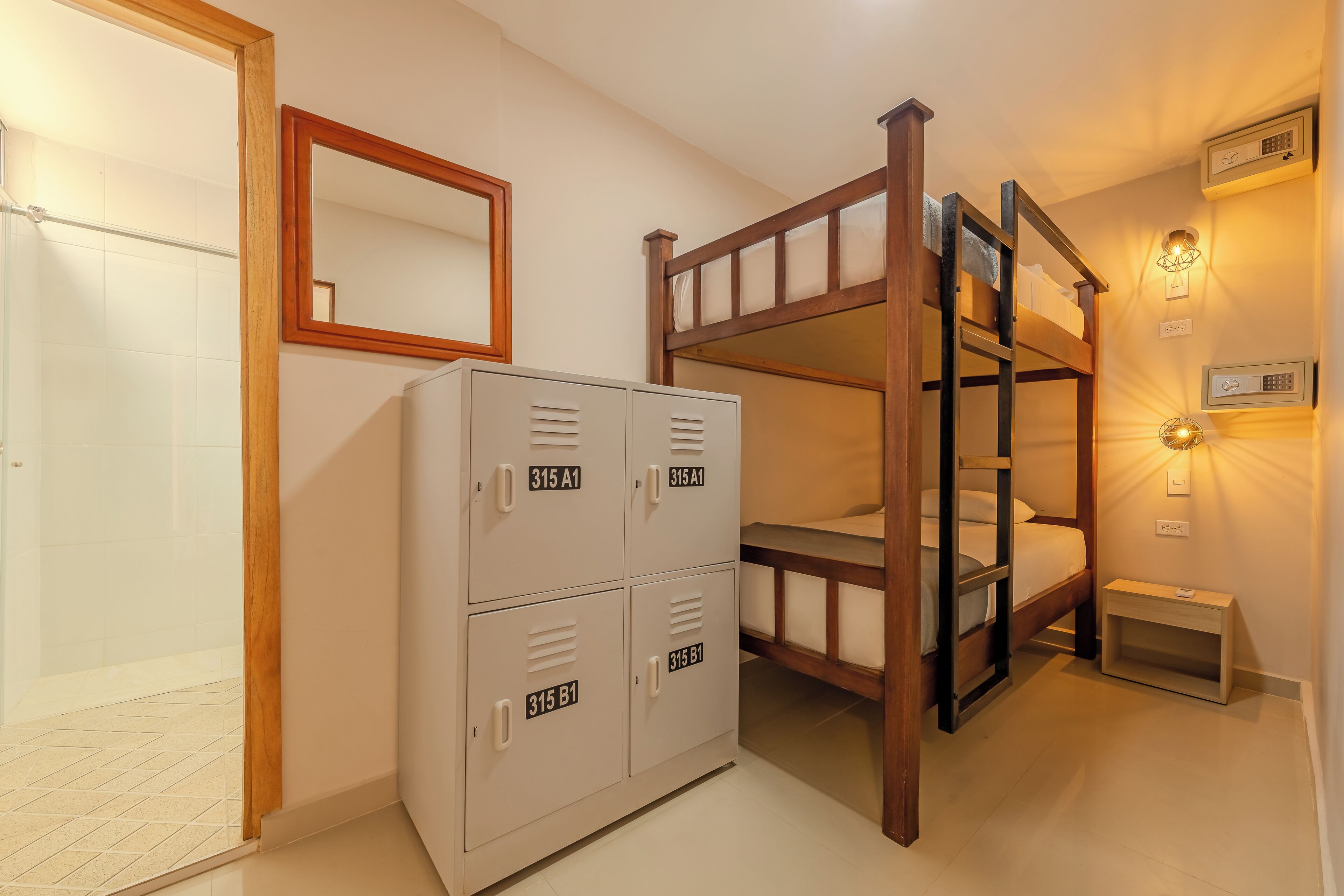 Einzelzimmer | Allergikerbettwaren, Zimmersafe