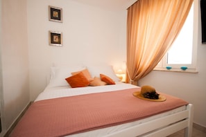 1 chambre, bureau, Wi-Fi gratuit, draps fournis