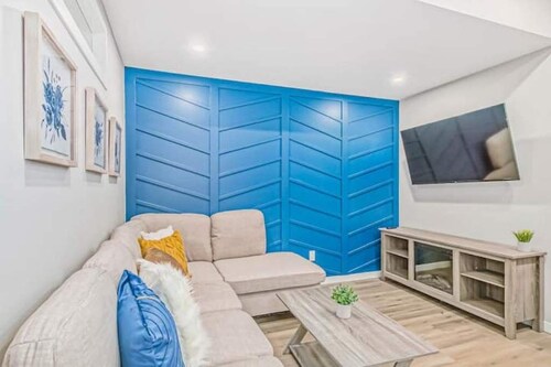 PrivateYard~BBQ ~Patio ~2MasterBedrooms ~2EnsuiteBath~Washer/Dryer/Dishwasher