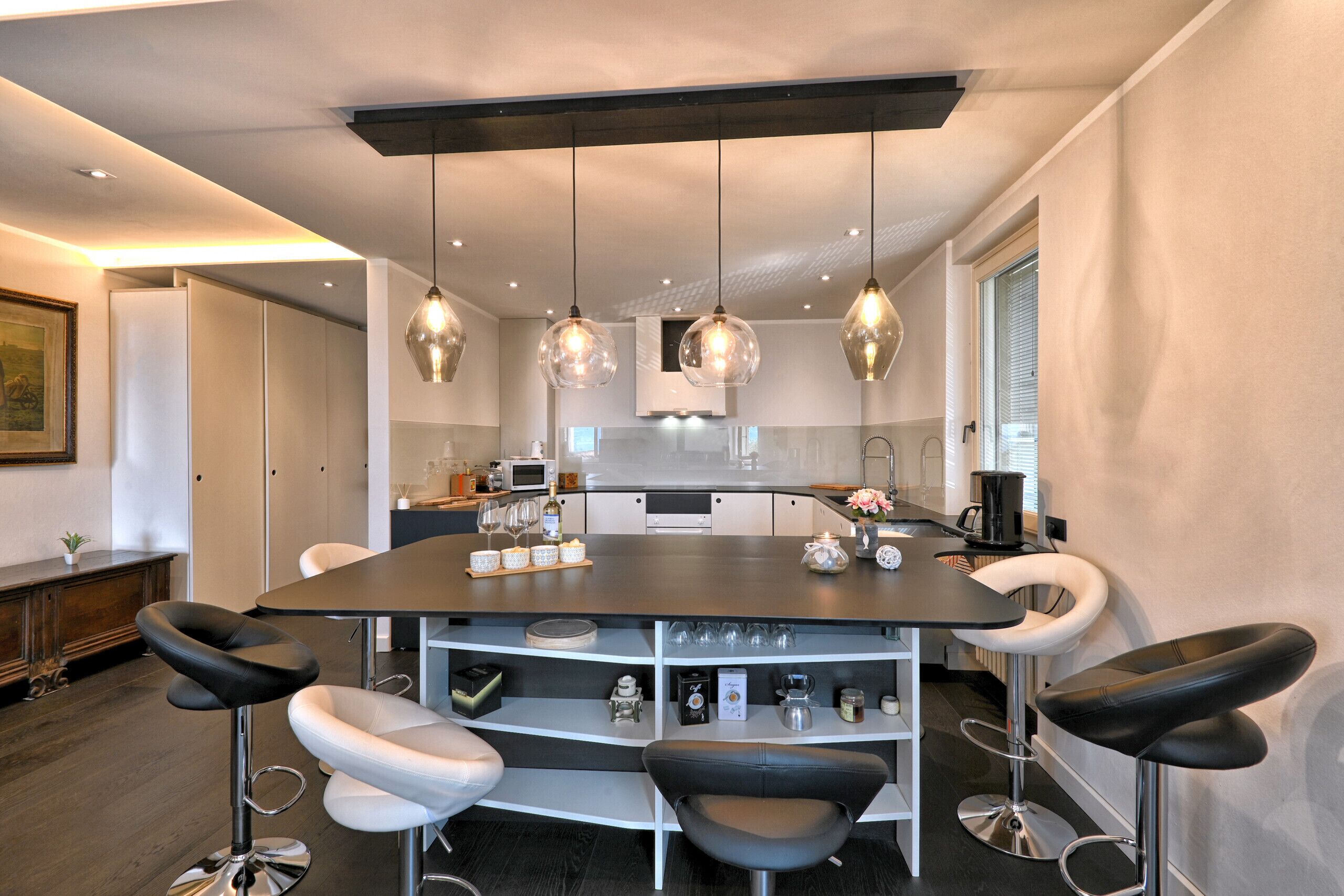 Kühlschrank, Mikrowelle, Ofen, Geschirrspüler