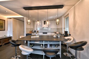 冷蔵庫、電子レンジ、オーブン、食器洗い機