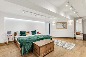 2 chambres, fer et planche à repasser, accès Internet, draps fournis