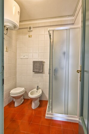 Douche, serviettes fournies