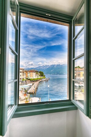 Interior - Panorama al Porto by Theater Home - directly on the port of Gargnano with marvellous lake view (Gargnano)