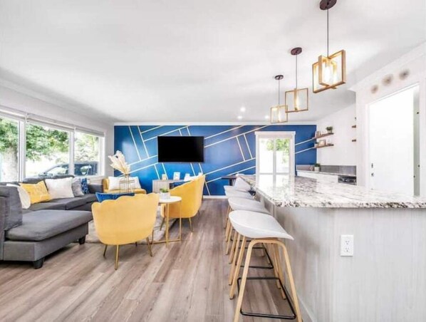 スマートテレビ、暖炉、テレビゲーム、書庫