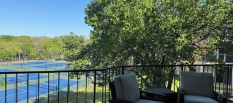 STEPS TO LAKE TEXOMA & TANGLEWOOD RESORT - MEMBERSHIP ACCESS INCLUDED
