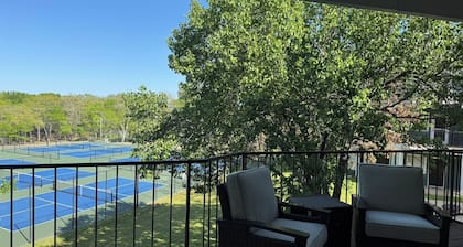 STEPS TO LAKE TEXOMA & TANGLEWOOD RESORT - MEMBERSHIP ACCESS INCLUDED