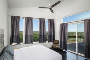 4 bedrooms, iron/ironing board, travel crib, free WiFi - skyhouse Guadalupe AZUL +cliffside+private pool (New Braunfels)