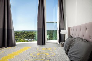 4 dormitorios, tabla de planchar con plancha, cuna de viaje