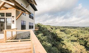 Terrace/patio - SKYHOUSE Guadalupe: Cliffside Pool Above the River (New Braunfels)