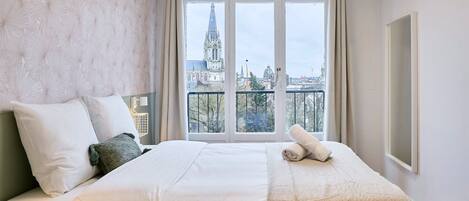 3 bedrooms, desk, iron/ironing board, internet