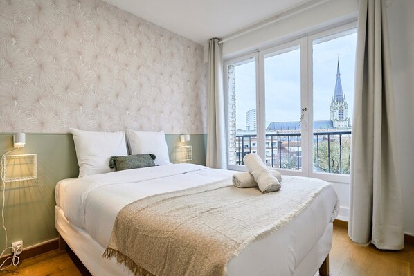 3 bedrooms, desk, iron/ironing board, Internet - 3-bedroom apartment near the metro with parking (Tourcoing)