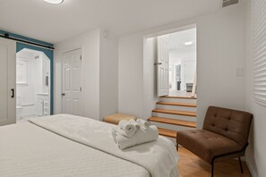 2 bedrooms, WiFi, bed sheets - 2BR Cozy Retreat, Near Beach, Parking (Old Orchard Beach)