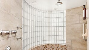 シャワー、ヘアドライヤー、タオル、石鹸
