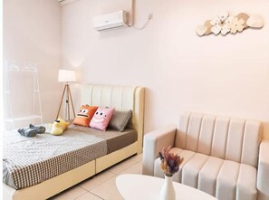 1 bedroom, bed sheets