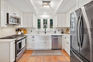 電子レンジ、食器洗い機、トースター、香辛料