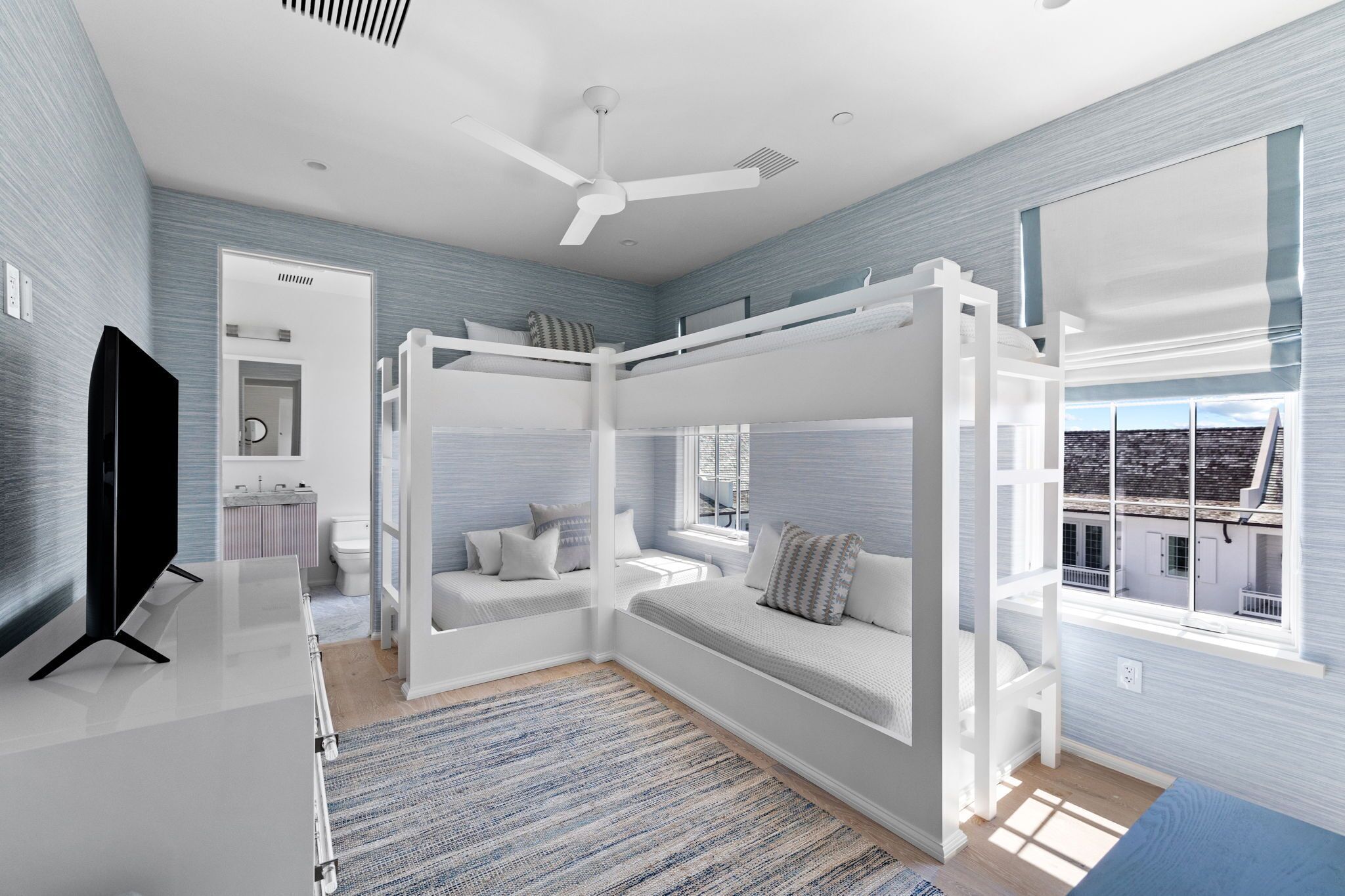 Room (D-Santulan 32) | Blackout drapes, soundproofing, iron/ironing board, WiFi (free)