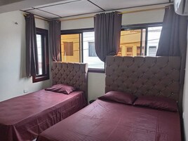 Hypo-allergenic bedding, minibar, individually furnished, free WiFi